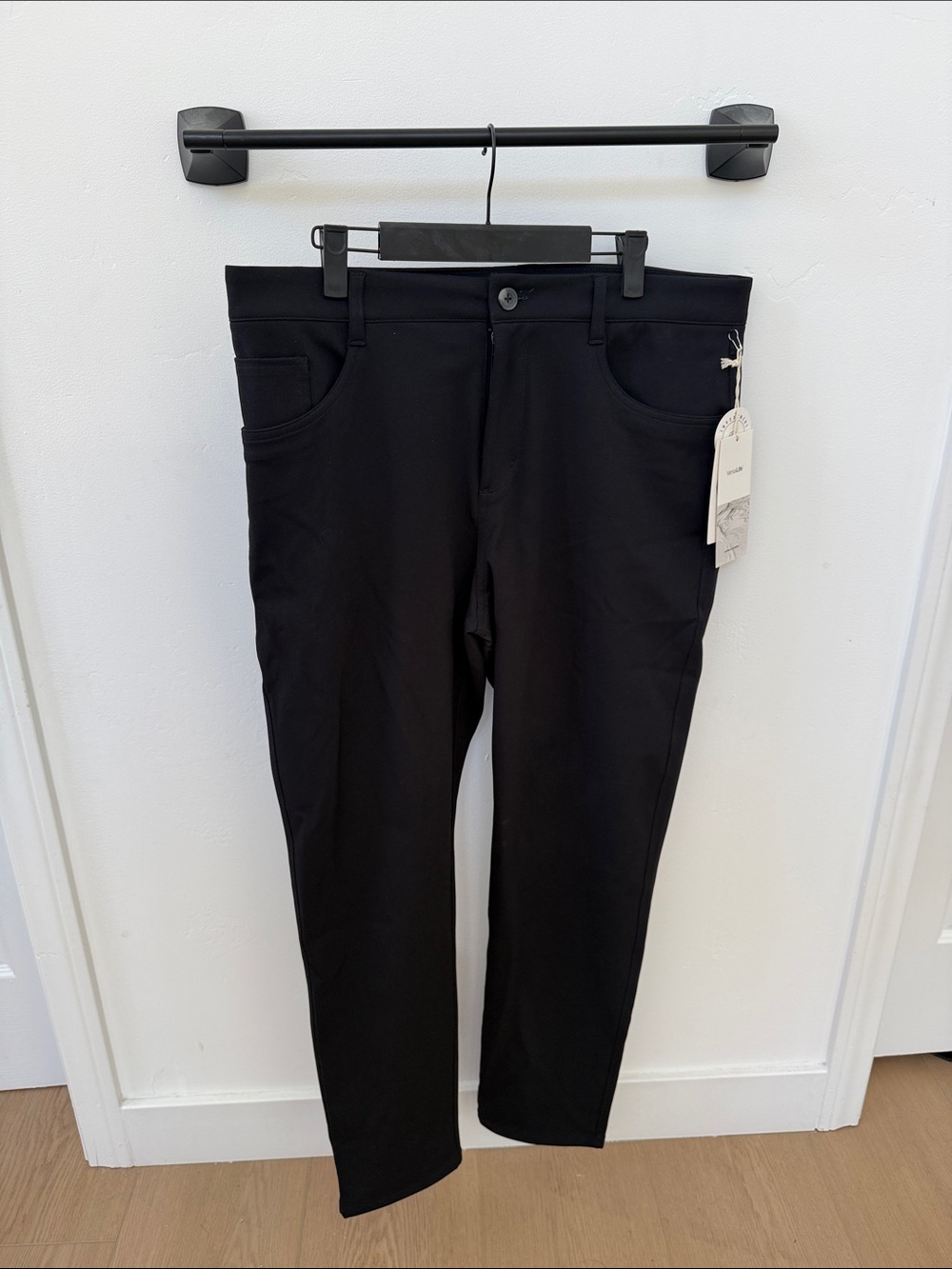 Vuori Men's athletic slim pants